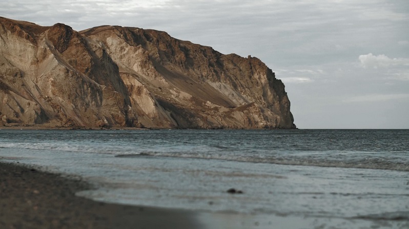 Des hommes à la mer mini